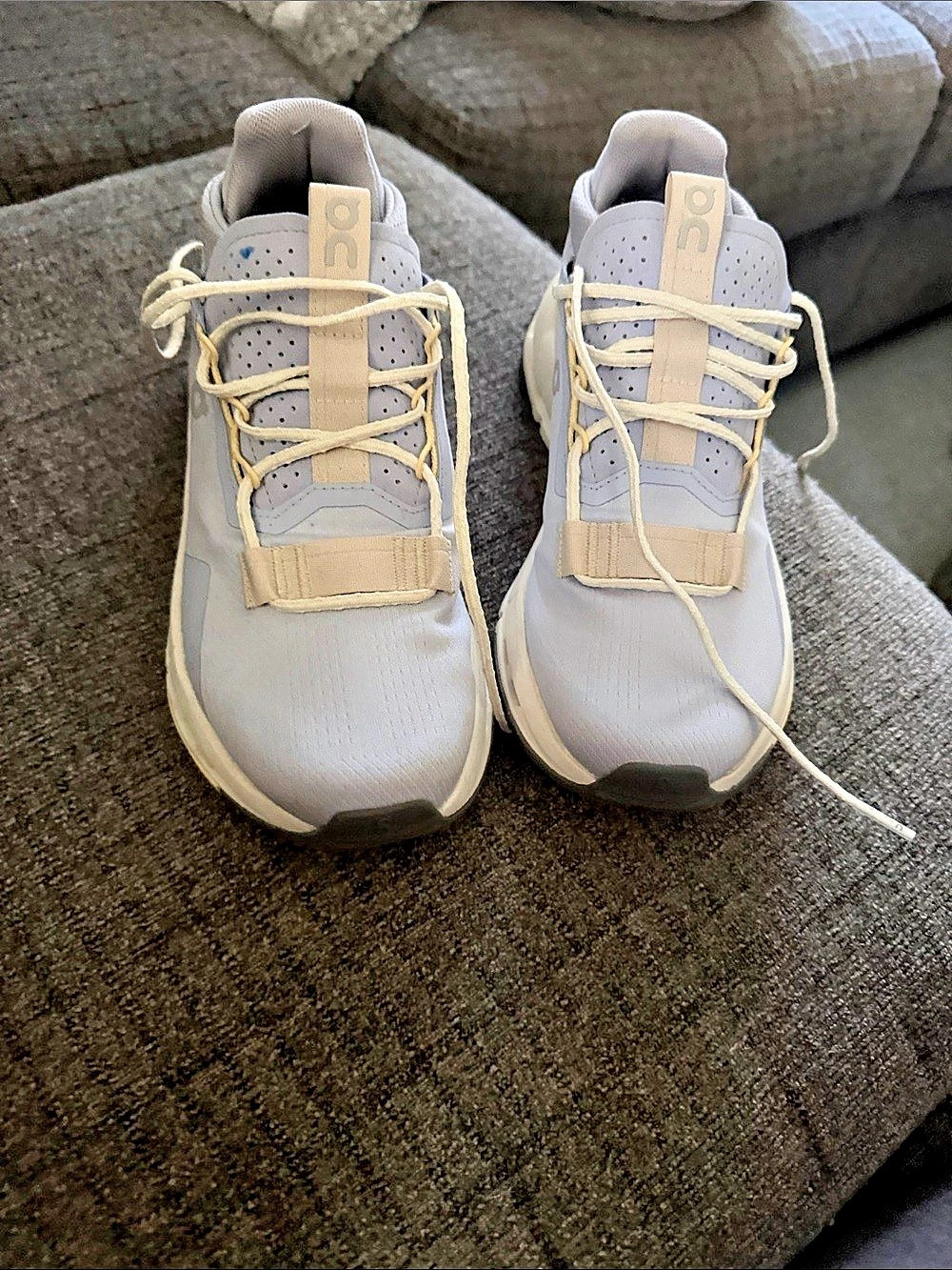 On Cloud Hi Edge Women's Gray & Cream Sneakers